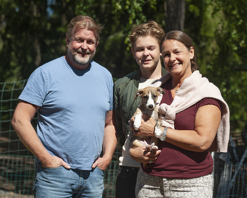 Today Maksym (Emoticon Lost & Confused) moved to his new home in Täby. His new name is Miles. Good luck Madeleine and family!