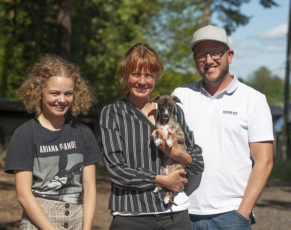 Today Eliza (Emoticon Angry Cat) moved to her new home in Sjövik. Her new name is Pixie. Good luck Maria and family!